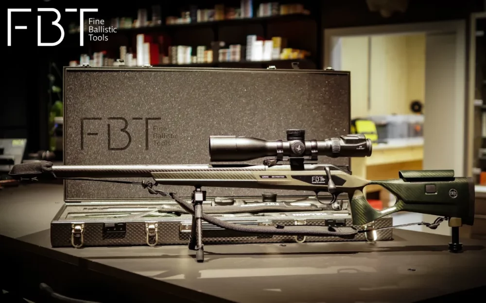 Blaser R8 conversion with FBT UNIC carbon fibre stock green | Swarovski dS5-25x52 P